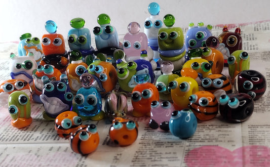 A donation of glass courage beads for Beads of Courage UK